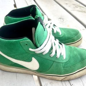 NIKE 6.0 Mavrk Mid 2 High-Top Sneaker in Green Suede with White accent